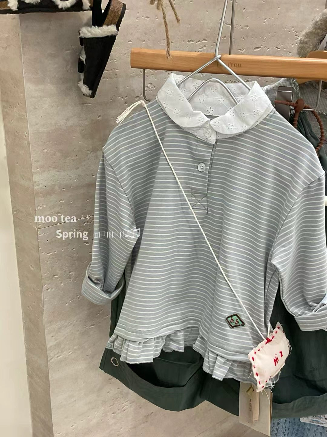 🤎🤍蕾絲花領間條木耳邊上衣