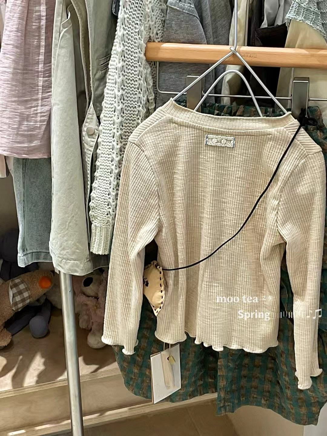 🌸✨春款木耳邊鈕扣上衣