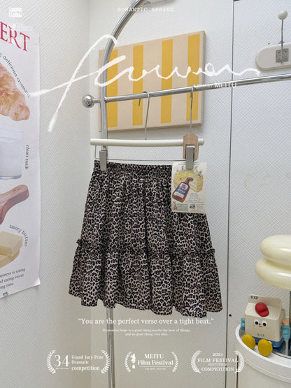 甜辣罩衫搭豹紋短裙🤎