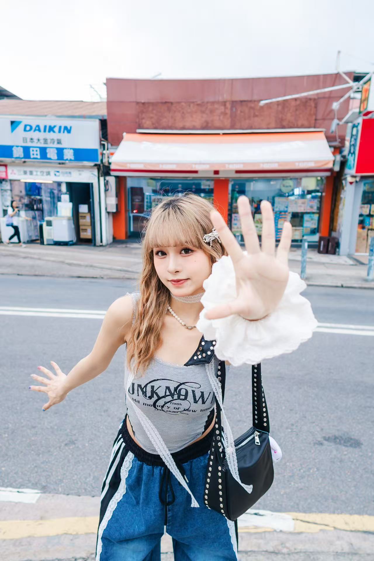 【🖤📸三色入 韓系街頭風！連胸罩蕾絲背心】