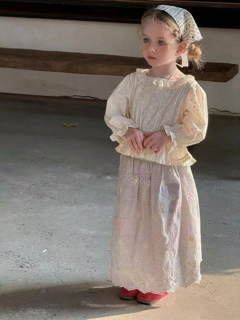 圓領花邊刺繡襯衫🔖