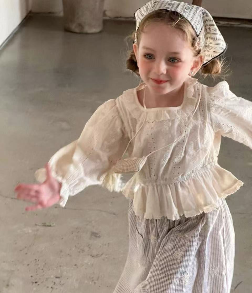 圓領花邊刺繡襯衫🔖